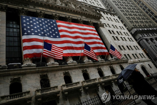 미국 뉴욕증권거래소 앞  [로이터=연합뉴스 자료사진]